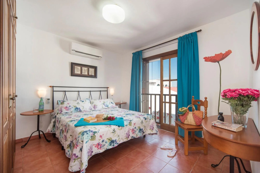 Villa Julianne 2 Heated Private Pool Walk to Beach A C Wifi Car Not Required - 2489