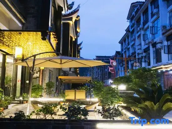 Impression Lishe Boutique River View Inn