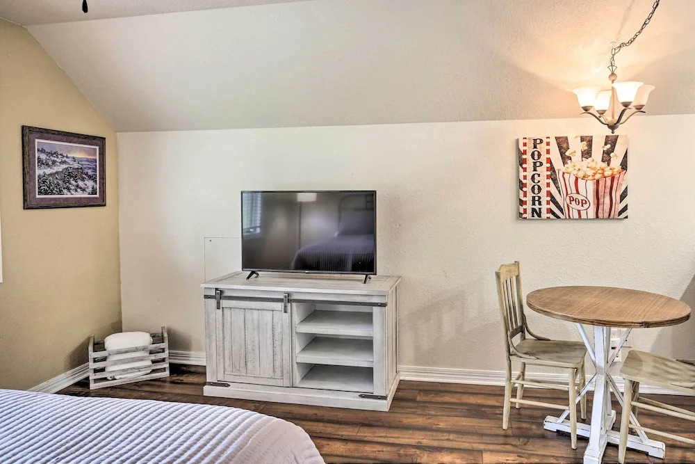 Central Creekfront Spearfish Apt by City Park