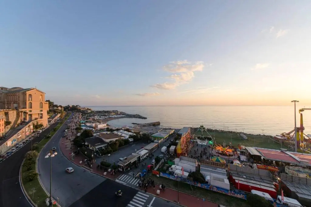 ALTIDO Splendid Apartment for 8 with Beautiful SeaView