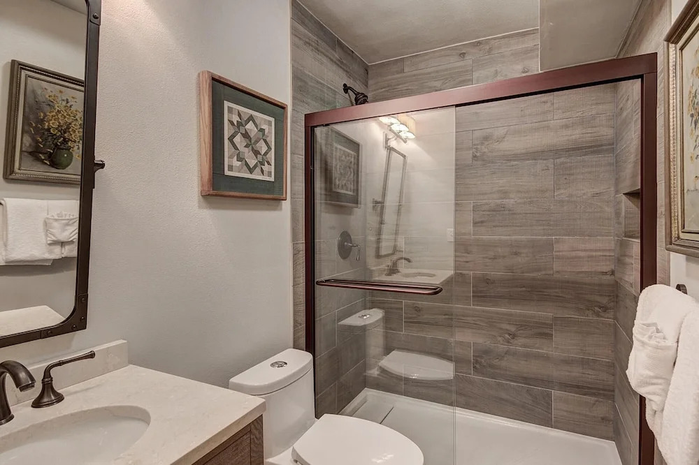 1986 Starfire Townhomes 3 Bedrooms 3 Bathrooms Condo