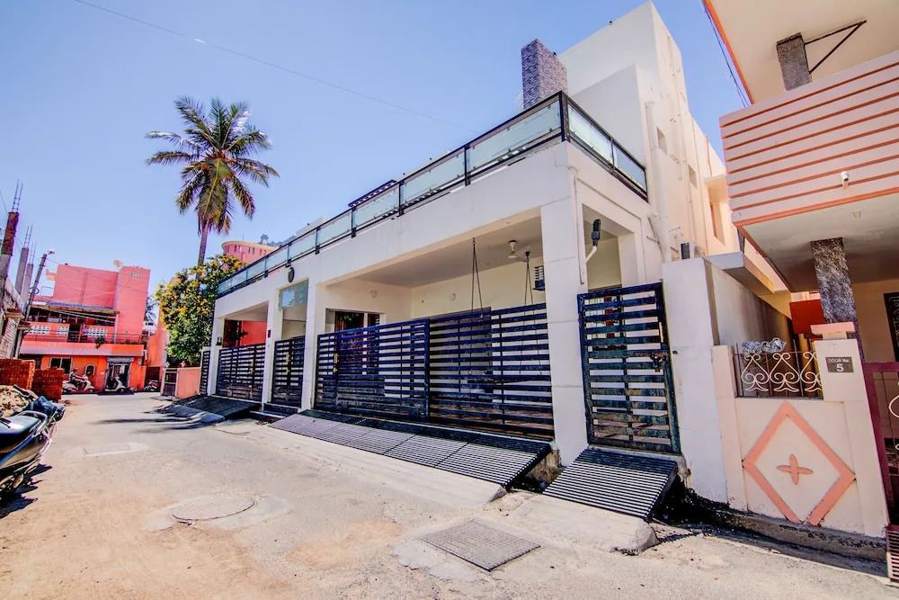 OYO Home 78311 Classic Studio Stays