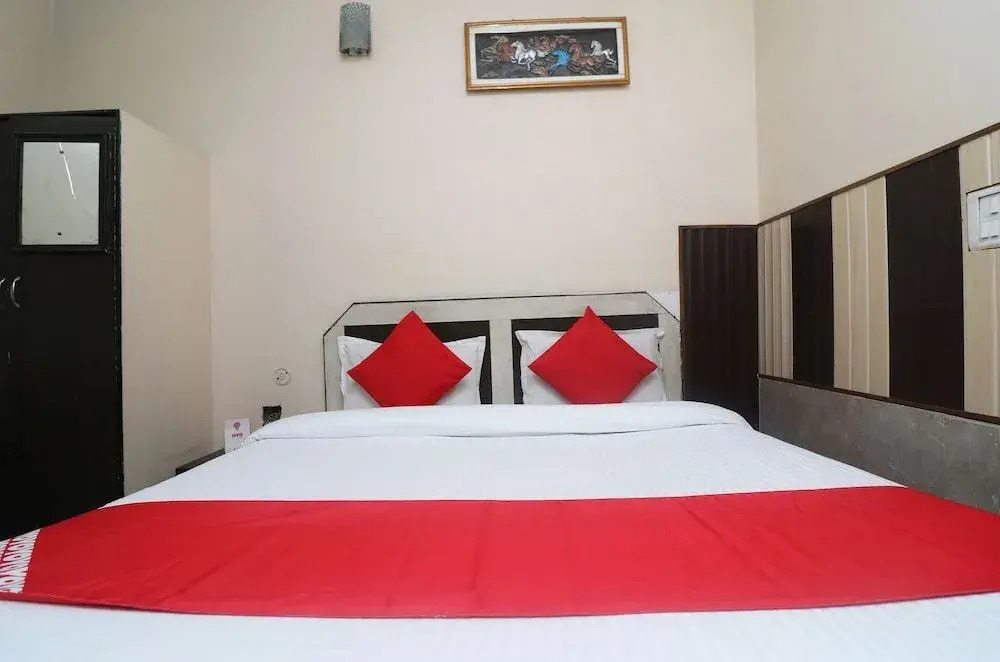 Hotel Taj Heaven By OYO Rooms
