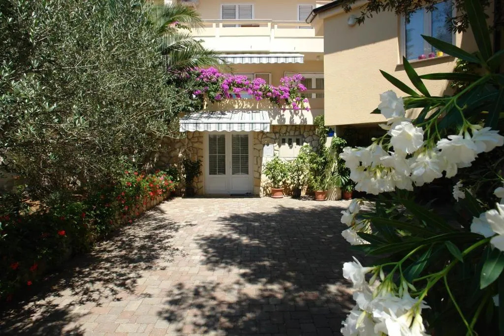 Apartments with parking space Mandre, Pag - 18748