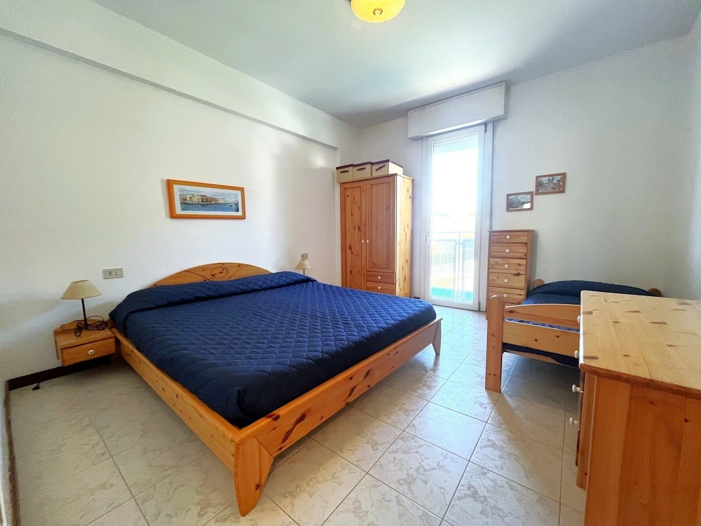 Charming Family Flat Near the Beach