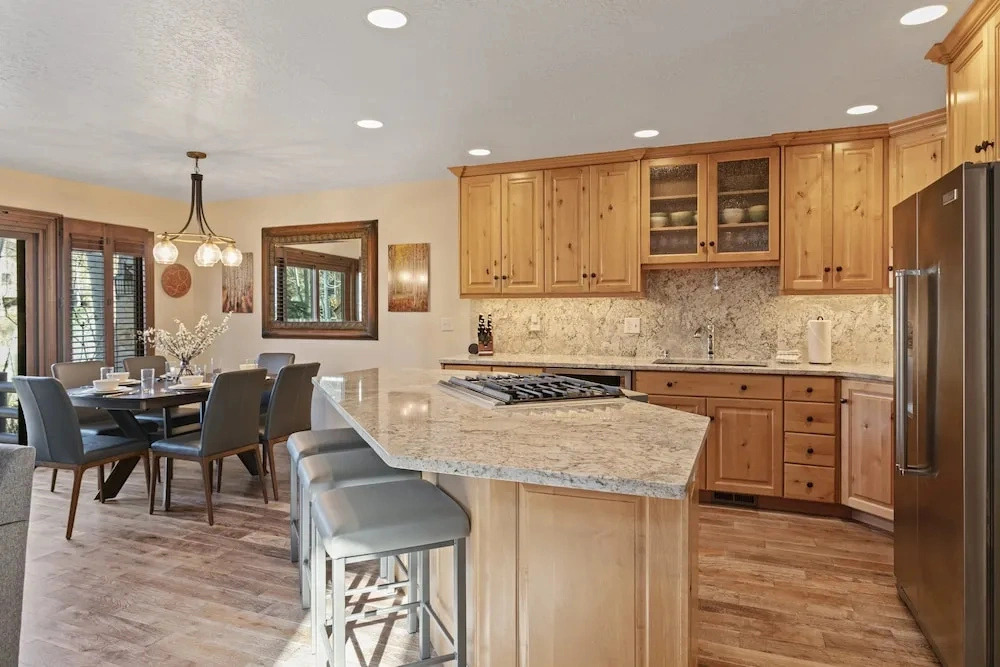 Deer Valley Townhome Walkable Location + Hot Tub 3 Bedroom Condo
