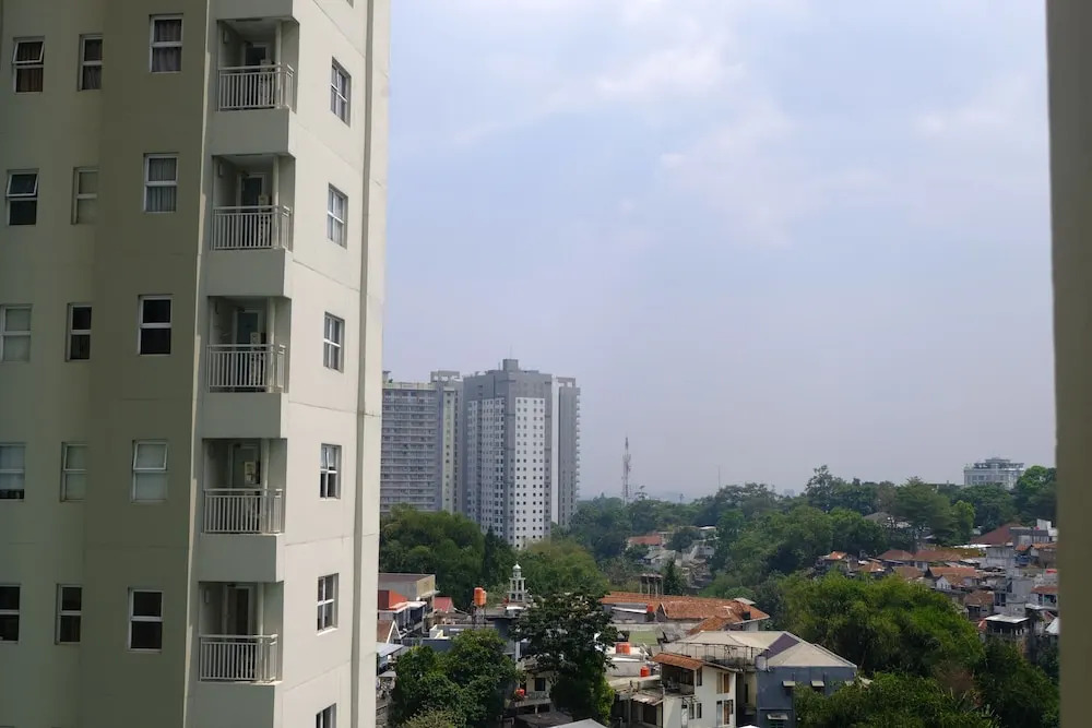 Homey And Modern Designed 2Br Apartment Parahyangan Residence