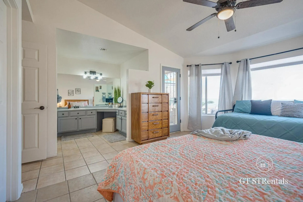 FRESHWATER FUN - Pet & Family Friendly with Great Location!