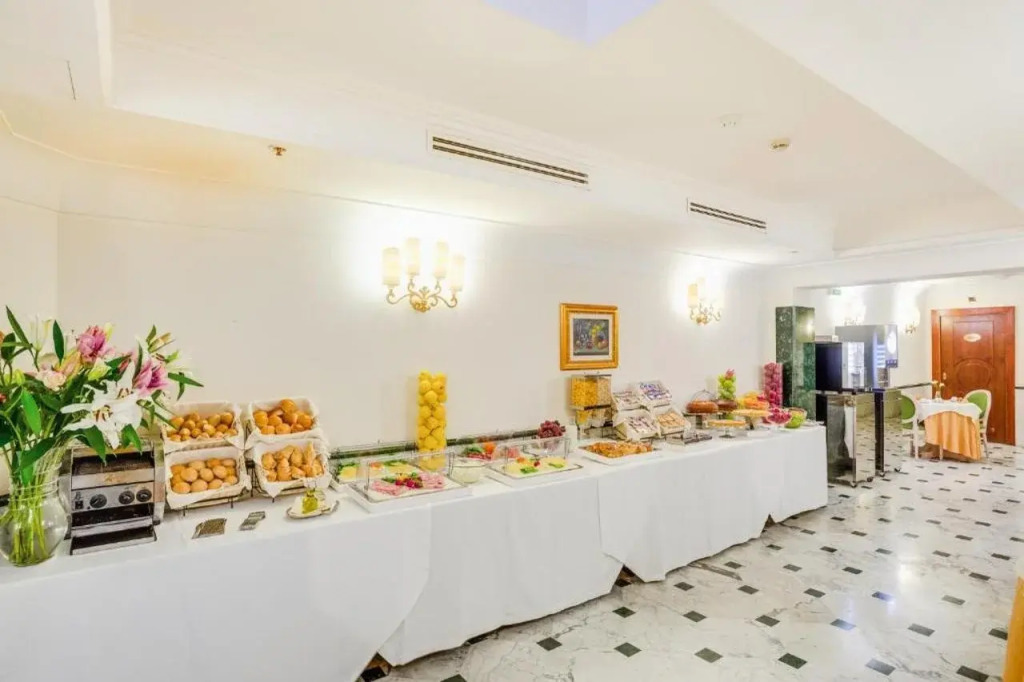 Raeli Hotel Regio