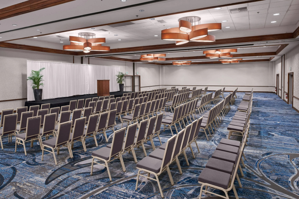 Courtyard by Marriott King Kamehamehas Kona Beach Hotel