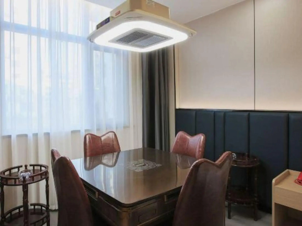 Huangshi Hotel 168