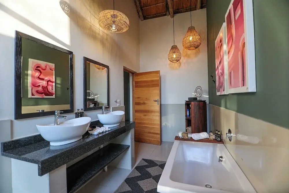 Tomo Safari Lodge