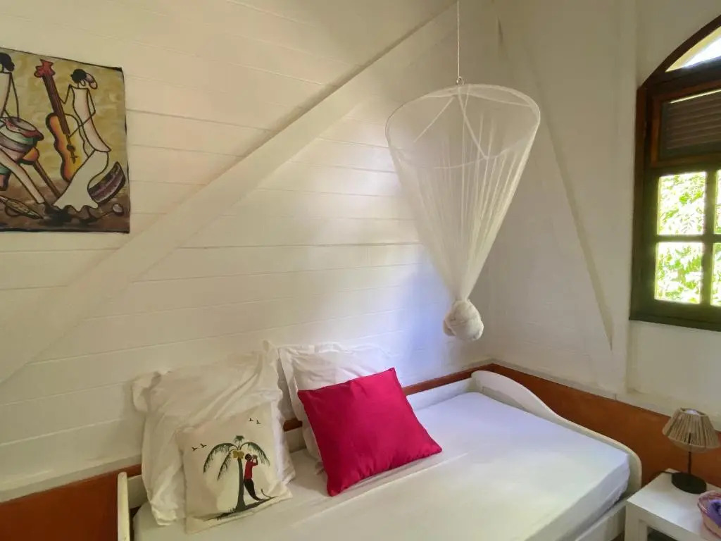 Magnifique Lodge en bois avec piscine et jardin de 800 m2