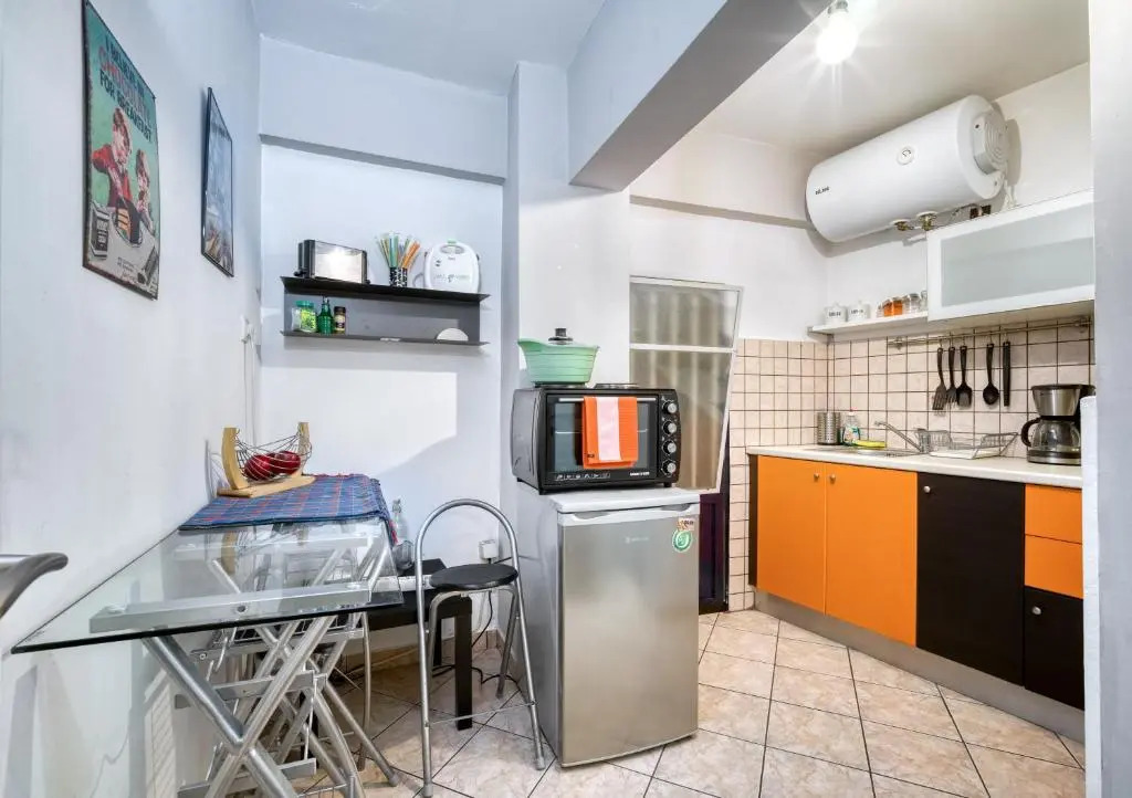 Spacious & Stylish Athens Apartment - Walk To Metro