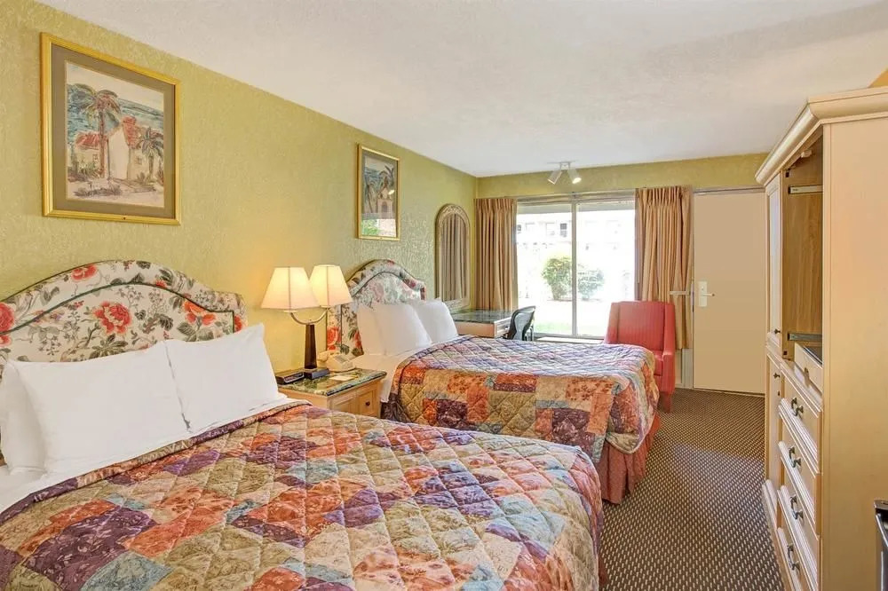 Days Inn Charlotte North-Speedway-UNCC-Research Pa