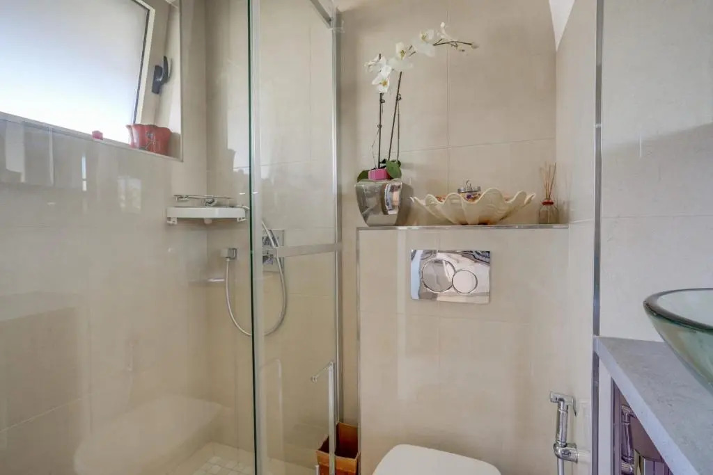 Luxurious Cosy 2 Bdrm Apartment Near Martinez by Olidesi