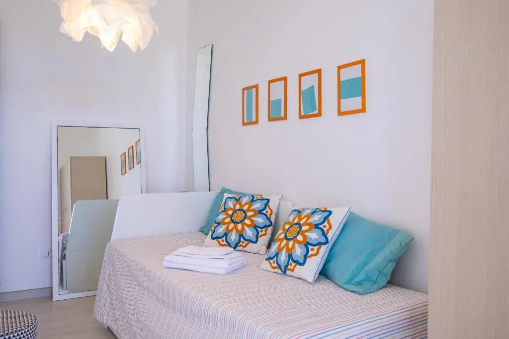 Wonderful Emerald and Gold Apartments with Parking
