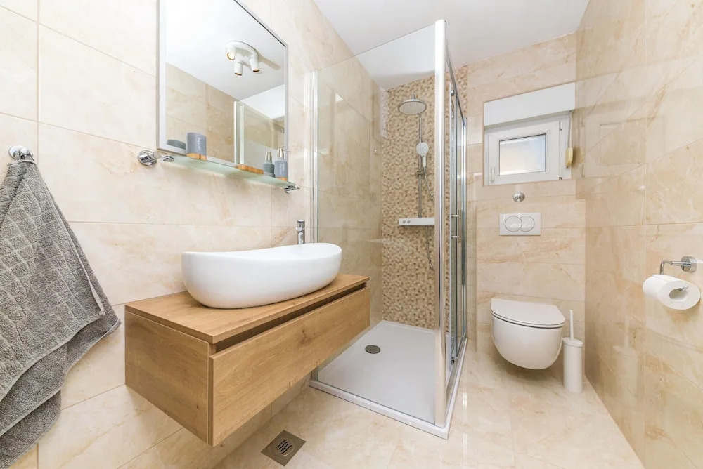 Beautiful Home in Okrug Gornji With Wifi and 4 Bedrooms