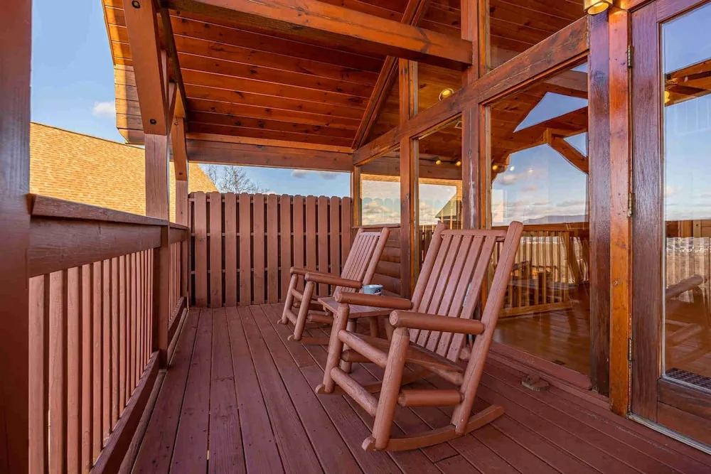 Upscale Cabin Stunning Views Hot Tub Game Room