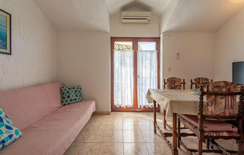 Amazing Apartment in Nin With 2 Bedrooms and Wifi