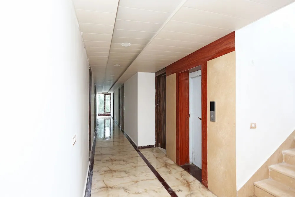 OYO 15566 Hotel Rosewood Inn