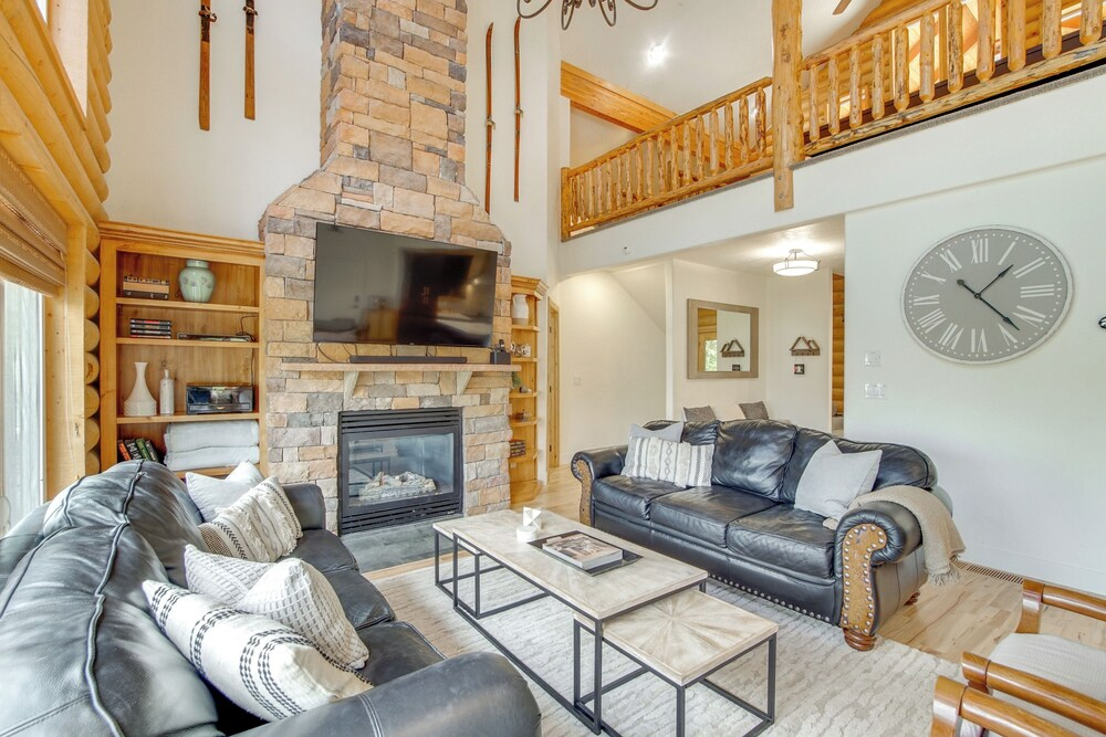 Hot Tub, Game Room! 3-story Brian Head Home