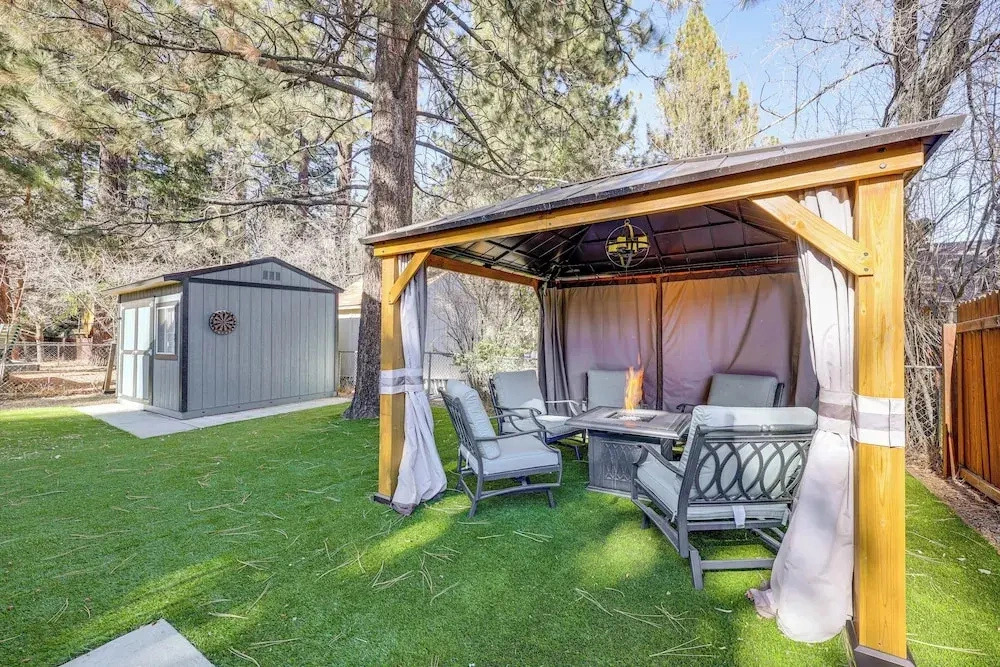 < 1 Mi to Bear Mtn! Family Ski Cabin w/ Game Room