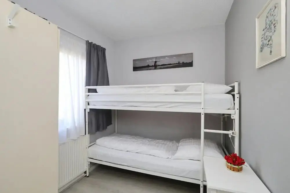 Spacious Holiday Home Near Forest