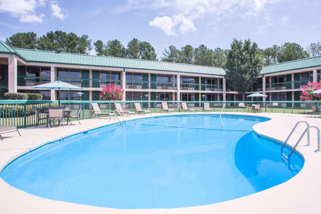 Ramada by Wyndham & Suites Warner Robins
