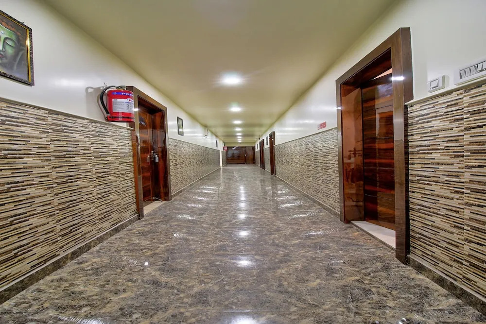 OYO 24872 Hotel Golden Fiesta
