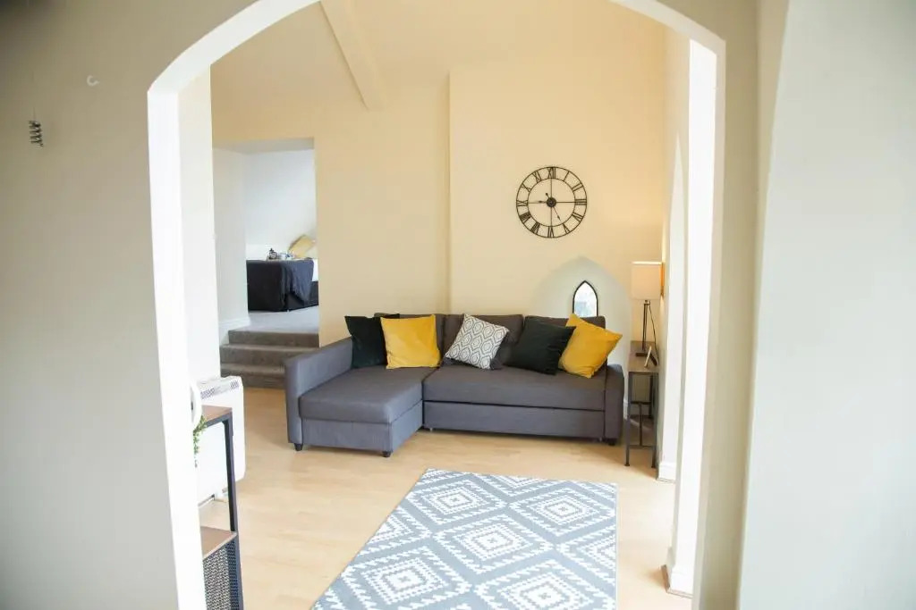 Central Penthouse in Converted Church - Free parking - Free WiFi