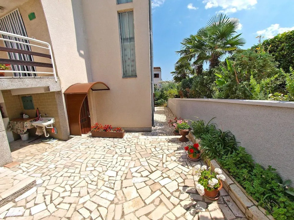 Apartment 34