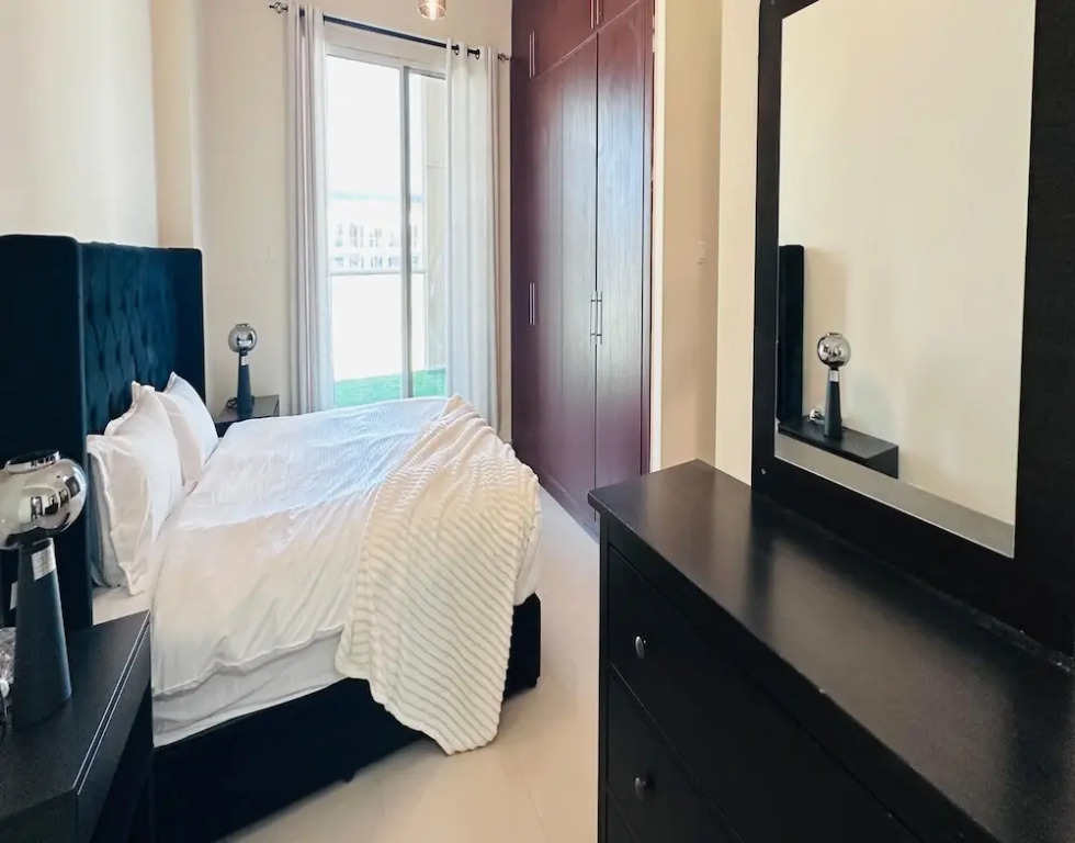 Modern 1BR w Pool and Parking At Roxana Residence