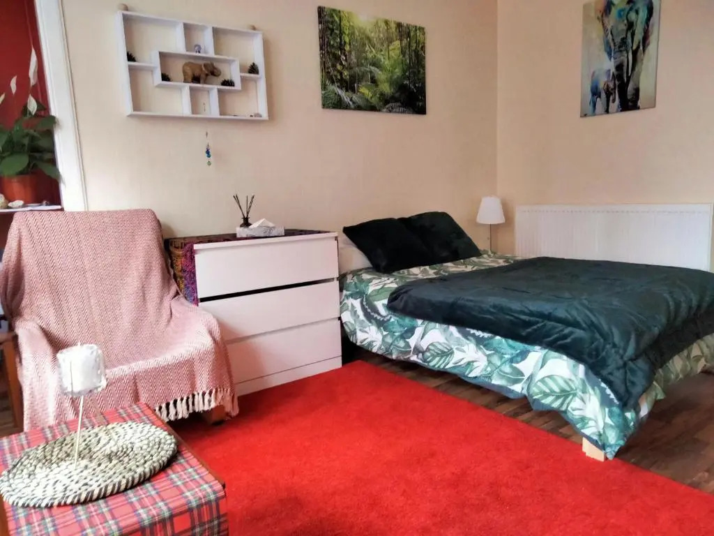 Spacious flat in Bridgeton, Glasgow