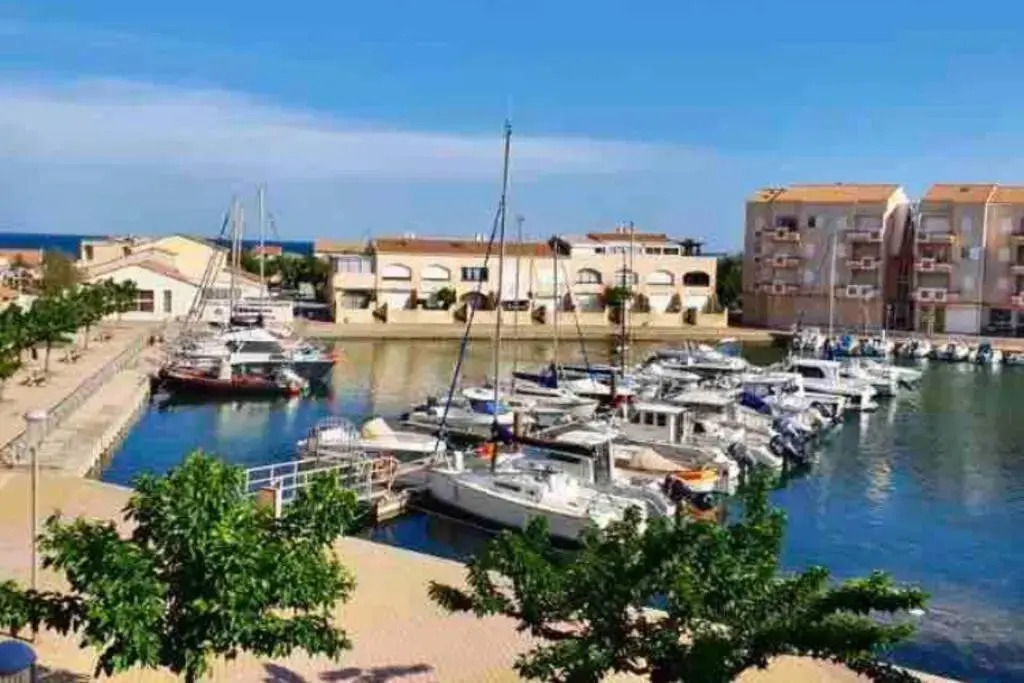 Le Nautica Plage T2 Climatise En Bord de Mer