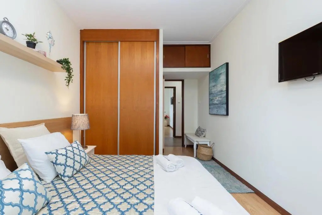 Host Wise - Deluxe Bright Flat with Netflix