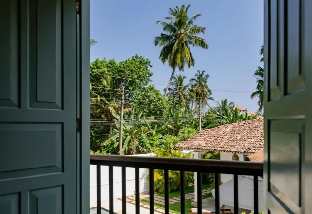 Beautifully Renovated Family Village House Within Walking Distance To The Beach