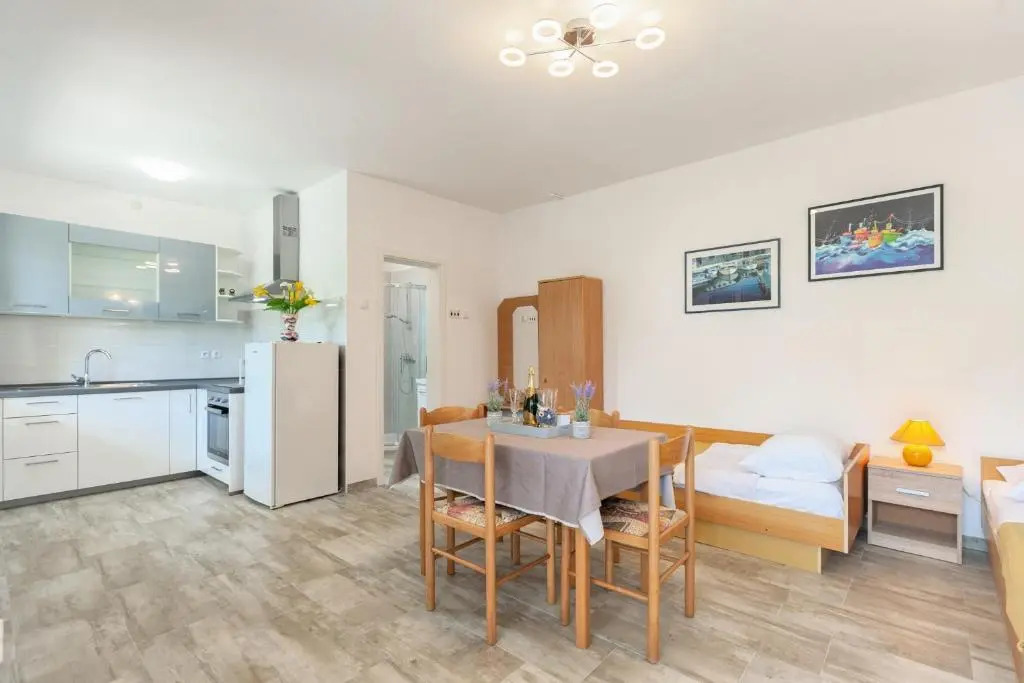 Apartment Ema