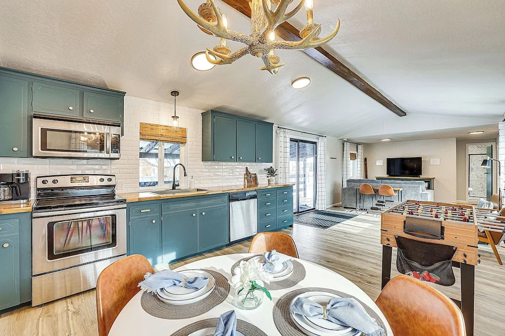 Downtown Cascade Vacation Rental < 1 Mi to Lake!