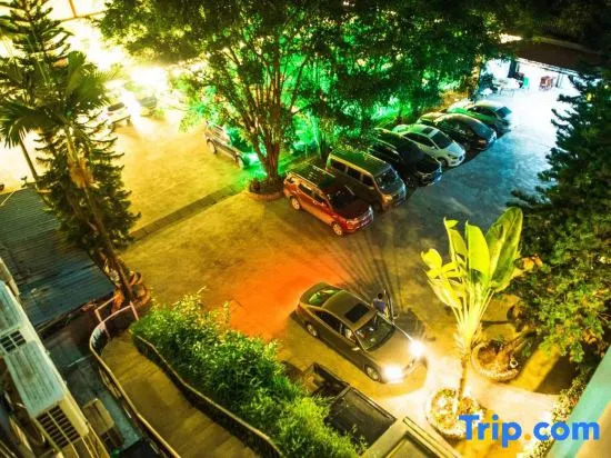 Xinhe Business Hotel