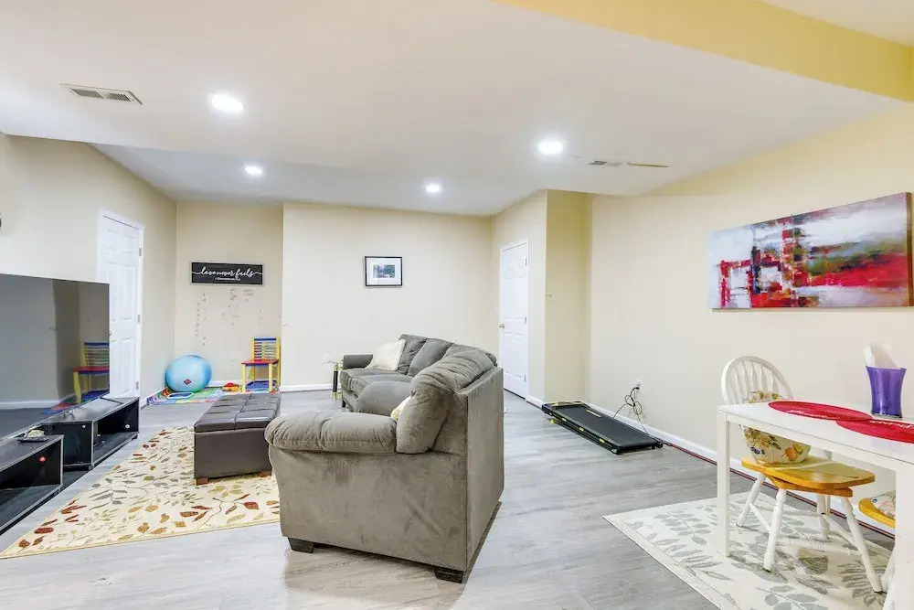 Pets Welcome! Cozy Family Apartment in Sterling