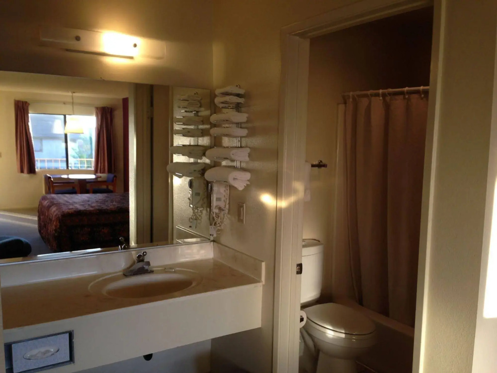 Fullerton Inn