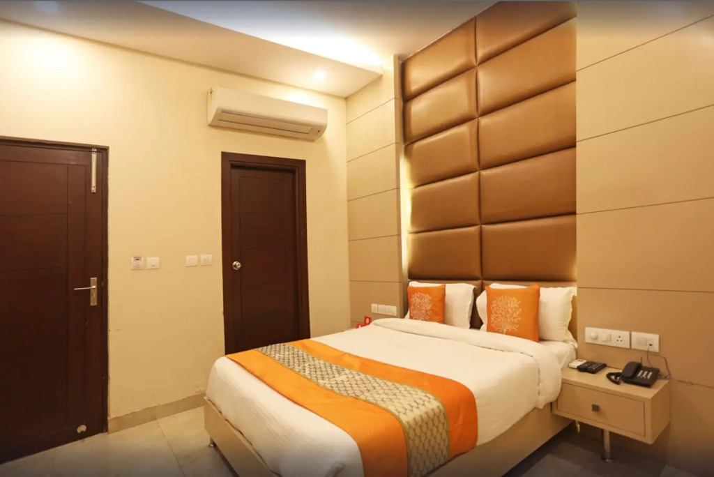 OYO 5614 Hotel Rolex Inn