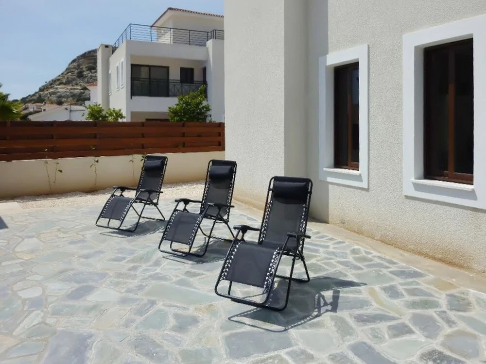 Modern Luxury Villa in Peyia, Near Coral bay Beach, w/ Private Pool an