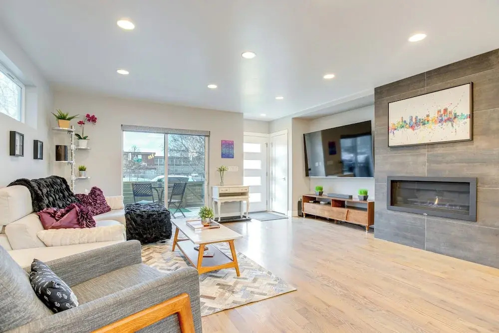 1 Mi to Dtwn Denver: Sleek Duplex w/ Rooftop Deck!