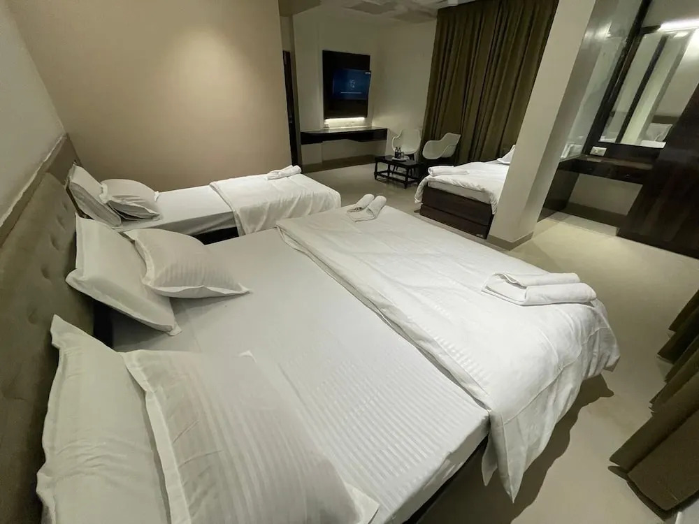 Model Grand Inn
