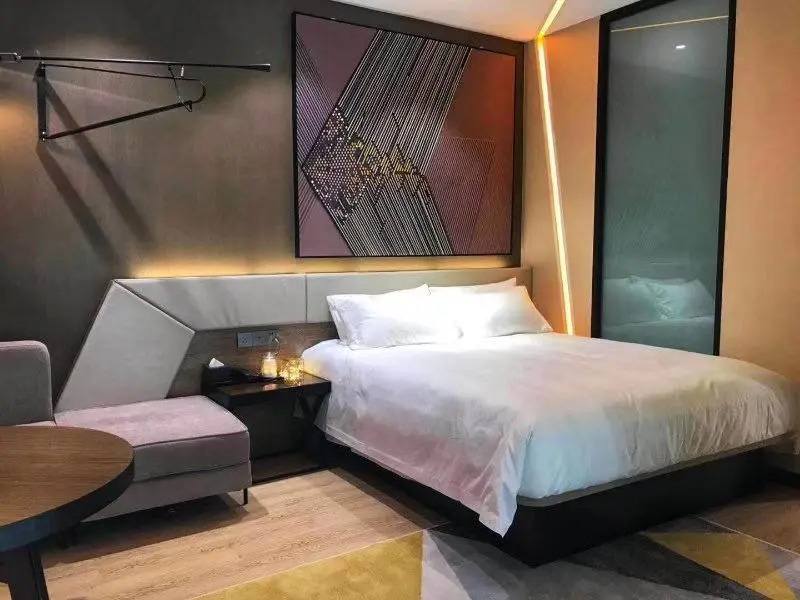 IU Hotels·Nanning Zoo Metro Station RT-Mart