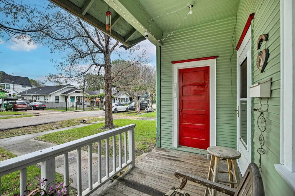 Pet-Friendly Home with Yard 3 Mi to Dtwn Houston!
