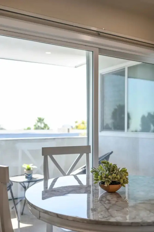 Stylish Home w Free Parking Near LA Hotspots 8