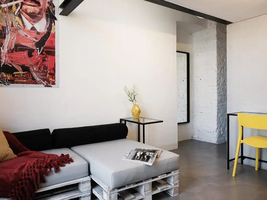 Studio04! - Long Term And Business Studio (Adults Only)